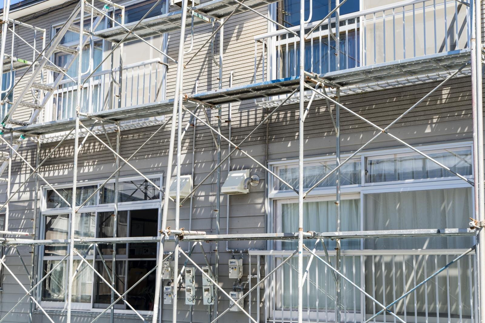 アパートの外壁リフォームに欠かせないコーキングについて徹底解説します スマイティ 賃貸経営