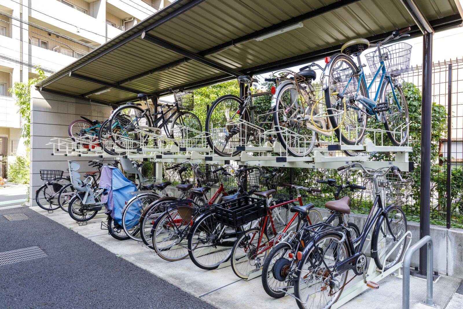 居住者が暮らしやすい空間作りを 空室対策にも効果的な自転車置き場の種類やメーカーをご紹介 スマイティ 賃貸経営