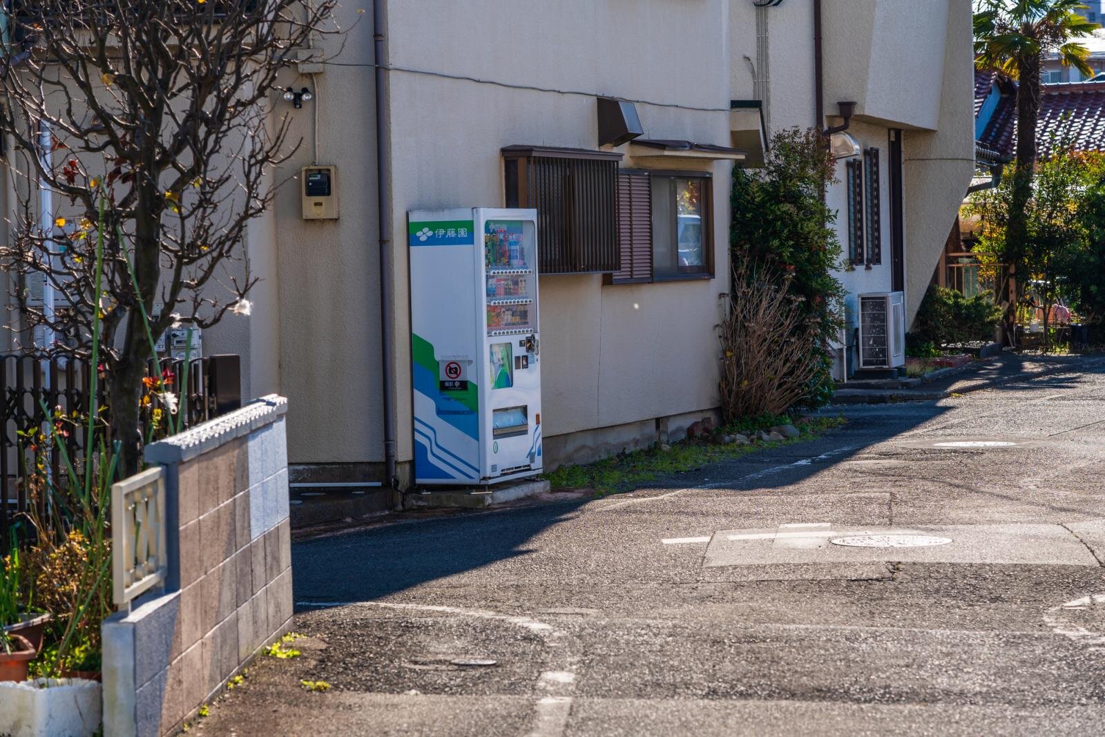 建物脇の小スペースを有効活用 自動販売機経営の必要最低限の基礎知識 スマイティ 賃貸経営